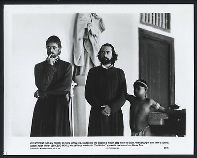 The Mission ’86 Priest Jeremy Irons Robert De Niro Childstar Bercelio Moya